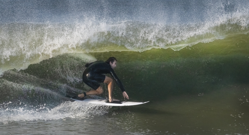 Surfer-in-curl-5
